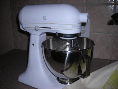 Free Pattern to Sew Your Own Stand Mixer or Blender Cover